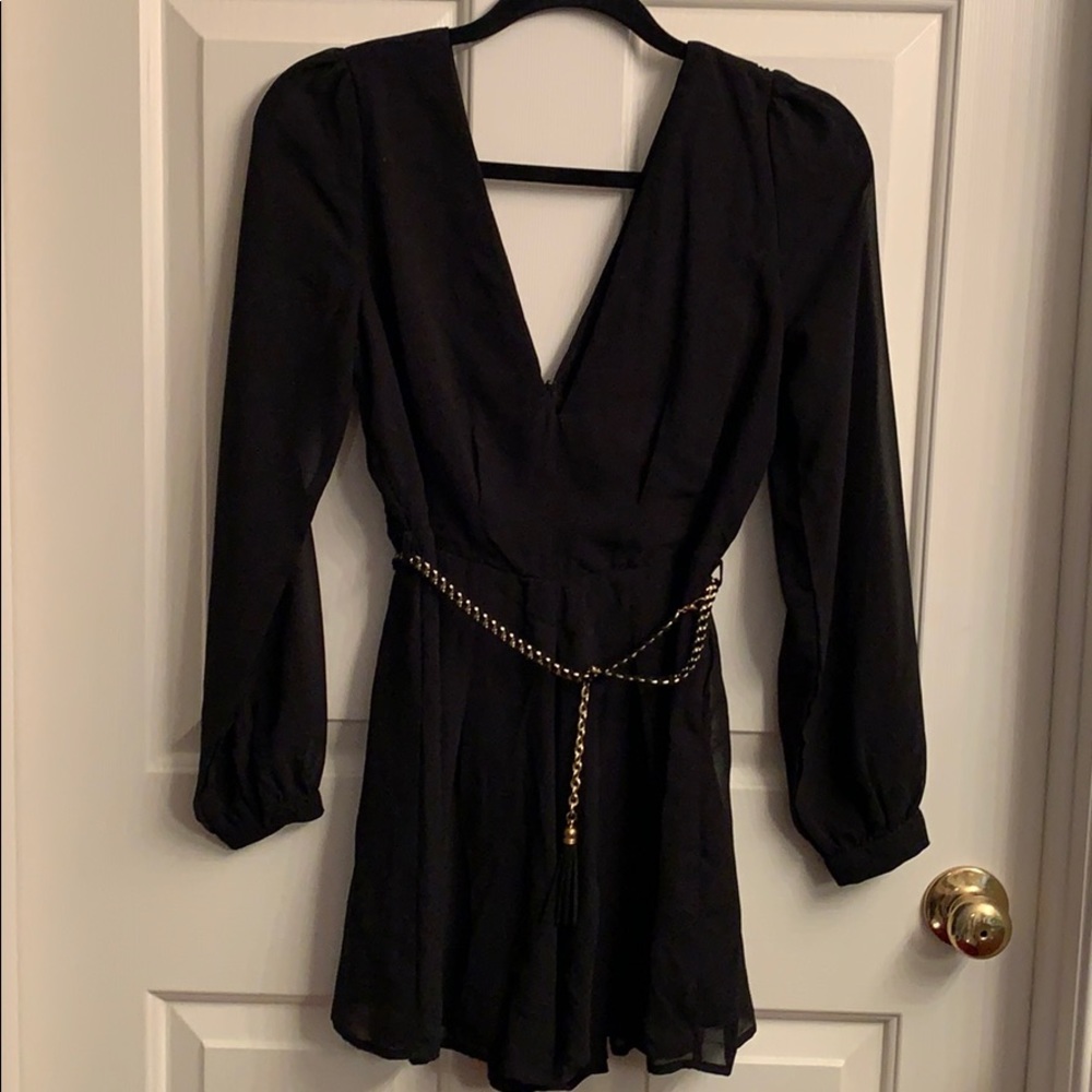 Double V front and back lined romper with sashbelt